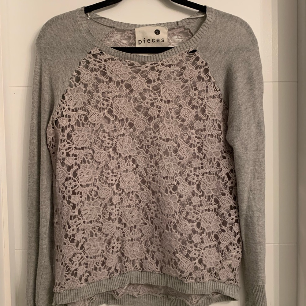 Kensie grey sweater. Size small.